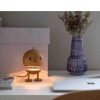 Hoptimist lampe i L Lad Hoptimist-lampen fylde rummet med lys og hygge, uanset om du lader den flytte ind på skrivebordet, dit favorithjørne, natbordet osv.