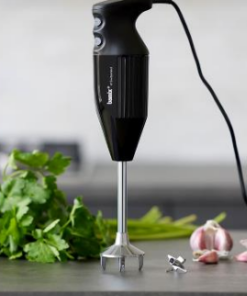 Bamix Daily stavblender i sort med ergonomisk greb og enen kraftig 140 watt motor med to hastighedsindstillinger. Suverænt enkel