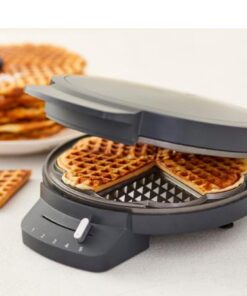 Blomsterbergs vaffeljern, forkæl familien med de lækreste hjerteformede vafler. Vaffeljernets plader med en diameter på 20 cm og non-stick-belægning