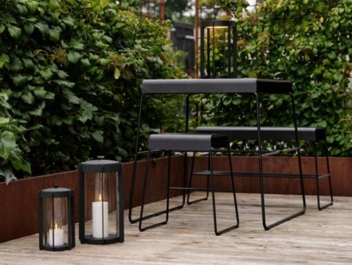 Zone Danmark A-collection møbler, De pulverlakerede outdoor-møbler er et oplagt valg til den urbaneforbruger, der går efter holdbare design