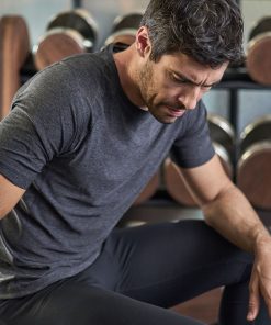 Cooldry Performance Tee i D/H. Velkendt funktions-t-shirt i luksuskvalitet, med stræk. Den er i en let, blød og åndebar metervare, føles behagelig,