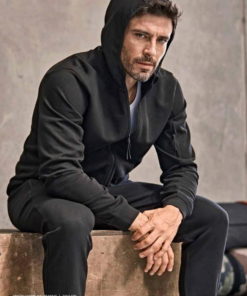 Tee Jays Athletic Sweat sæt, vores nye Athletic Hooded Full Zip Sweat er lavet af en blanding af bomuld og polyester, kombineres med vores shorts og bukser.