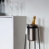SACKit vinkøler i 2 farver Brug SACKit vinkøleren alene eller med vores Patio Accessory Stand, Patio Sofa bord, som er en del af vores outdoor sortiment.
