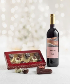 Sampak gave Treetop 2024, fin gave med både vin og luksuschokolade og marcipan. Dejlig at modtage og give op til en højtid