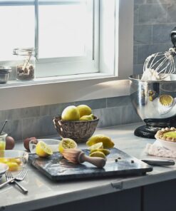 KitchenAid køkkenmaskine Artisan sort behøver næsten ingen præsentation.  I 1919 kom KitchenAid en banebrydende maskine til verden og så dagens lys