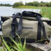 Amaroq duffelbag i forskellige størrelser og er ideel til dags og weekend turen. Det kraftige 500D Tarpaulin Materiale holder vand og støv ude
