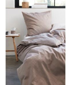 Södahl Sengetøj Tiles, Sov i udsøgt damasksengetøj, det klassiske sildebensmønster vævet ind i stoffet, et look vil få sengen til at føles ekstra luksuriøs. 