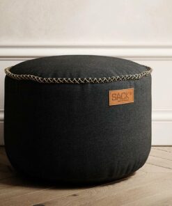 SACKit Canvas Pouf 2 farver er en slidstærk puf i smukt dansk design. Brug den som fodskammel