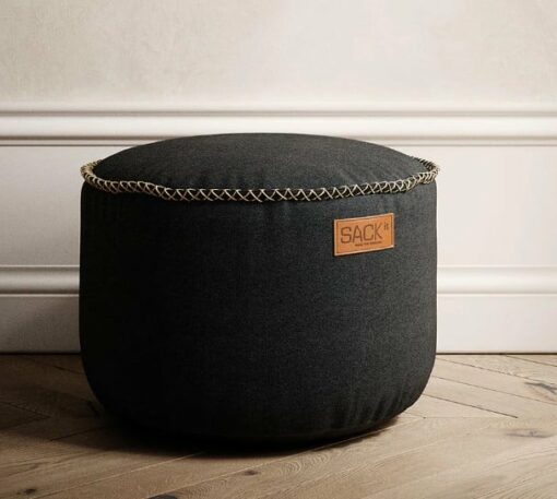 SACKit Canvas Pouf 2 farver er en slidstærk puf i smukt dansk design. Brug den som fodskammel