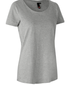 Core t-shirt med rund hals, fra ID Identity. Fitted T-shirt i casual design. O-hals, smal rib i hals, ærmer, stikningsdetaljer ved ærmegab/bunden. H/D model