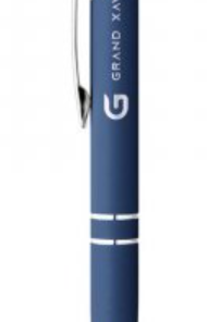 Marieta soft med gummibelægning og klip. Kuglepen i aluminium med gummibelægning og giver et godt greb. Kommer i flere farver. Blæk: blå. ø11 x 139 mm