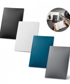 A5 notesbog Queiros i stenpapir, soft cover omslag (620g/m2) med 128 blanke sider (120g/m2). 140 x 210 mm. Kommer i 4 farver. 