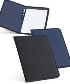A4 mappe Cussler 2 farver, i 600D med 20 linjede sider, inderlomme og kuglepen holder (pen medfølger ikke). 240 x 320 x 10 mm