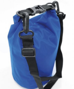 Vandtæt taske i på 3,5/5 L, med klikspænde og karabinhage . praktisk og kompakt taske til outdoor brug . kan rumme optil 3,5/5 L ø150 x 320 mm