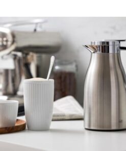 Alfi skyline termokande 2 farver, i cool stil med høj funktionalitet i køkkenet og på kaffebordet. Termokande i rustfrit stål i høj kvalitet.