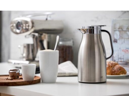 Alfi skyline termokande 2 farver, i cool stil med høj funktionalitet i køkkenet og på kaffebordet. Termokande i rustfrit stål i høj kvalitet.