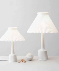 Lyngby porcelæn Esben klint lampe, har har du 2 valgmuligheder, af denne Esben Klint lampen er en unik sammensætning af to danske designklassikere,