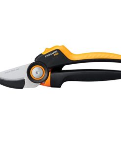 Fiskars havepakke lille 2 dele, praktisk pakke med en beskær saks og grensaks som kan udvides til 70 cm. Et must, når vi skal til beskæring eller tilretning