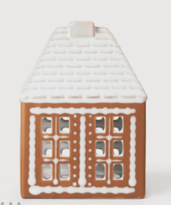 Kähler Gingerbread Huse 3 stk.at vælge imellem. En en serie af håndlavede honningkagehuse, hvor Kähler ophav og den danske jul er sat på en fælles design