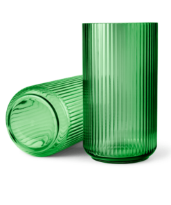 Lyngby Porcelæn Lyngbyvasen 38 cm, 3 farver. Den evigt populære Lyngbyvase er efterhånden blevet en ægte designklassiker.