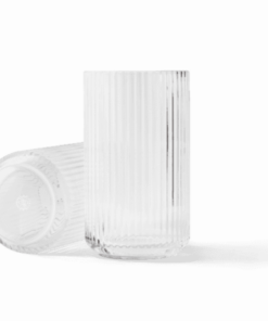 Lyngby Porcelæn Lyngbyvasen 38 cm, 3 farver. Den evigt populære Lyngbyvase er efterhånden blevet en ægte designklassiker.