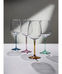 Lyngby glas Vienna vinglas i 4 farver, de mundblæste glas har et blødt optisk spiralmønster og egner sig godt til borddækning i hverdagen, festliget lag