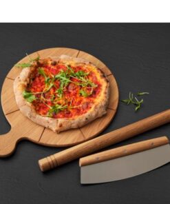 Morsø foresta pizza sæt, Til pizzaproduktionen derhjemme får du i denne gavepakke et pizzaskærebræt i FSC-certificeret egetræ, en rullepind, urteskærer 