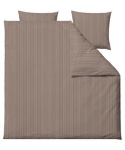 Södahl Nobel sengesæt, Oplev den ultimative hotelstemning og luksus i dit eget soveværelse med det damaskvævede og elegante striber. 2 størrelser, 4 farver