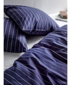 Södahl ZEN sengesæt, Oplev ren luksus med Zen sengesættet i økologisk bomuld i renforcé-vævning. Smalle pinstripe-design giver en sofistikeret elegance