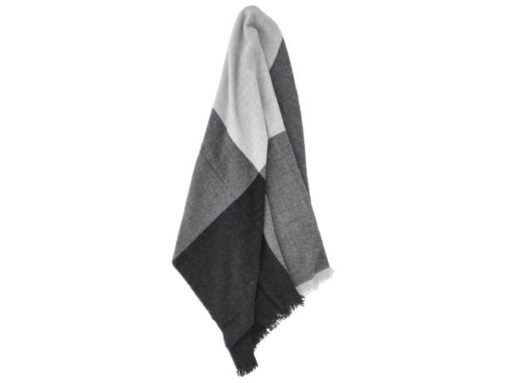 Södahl merino plaid, Denne luksuriøse plaid i klassisk tern i smukke farver bliver hurtigt uundværlig. Vælge mellem tre farver. Ens pris: 720,-