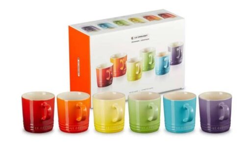 Le Creuset 6 krus pakke Inviter regnbuens farver ind i dit køkken med dette regnbuesæt bestående af seks krus indeholdende enten 350ml eller 200ml.