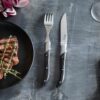 Laguiole steak bestik i 2 materialer Steakknive eller gafler er med håndtag af i enten rosewood eller sort træ. Perfekt til grillaften med venner og familie