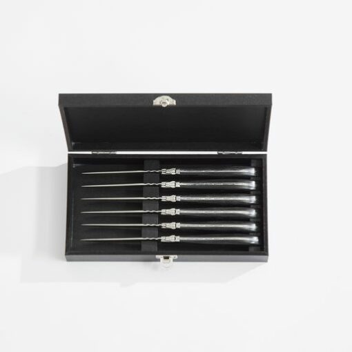 Laguiole steak bestik i 2 materialer Steakknive eller gafler er med håndtag af i enten rosewood eller sort træ. Perfekt til grillaften med venner og familie
