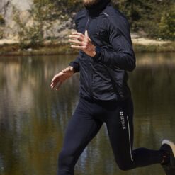 Geyser let løbejakker i D/H. Løbejakke i  er ultra let materiale