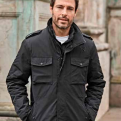 Tee Jays URBAN CITY JACKET, en klassisk jakke med højkvalitets DuPont™-padding.Den gør med sit flotte snit og design et ekstra indtryk,. 