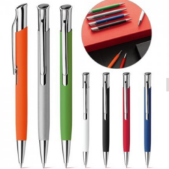Olaf soft kulgepen med gummifinish og klip. Kuglepen i aluminium, let, nem og behagelig at skrive med godt grib med sin gummifinish. Flere farver