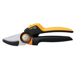 Fiskars havepakke lille 2 dele, praktisk pakke med en beskær saks og grensaks som kan udvides til 70 cm. Et must, når vi skal til beskæring eller tilretning