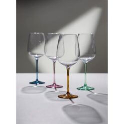 Lyngby glas Vienna vinglas i 4 farver, de mundblæste glas har et blødt optisk spiralmønster og egner sig godt til borddækning i hverdagen, festliget lag