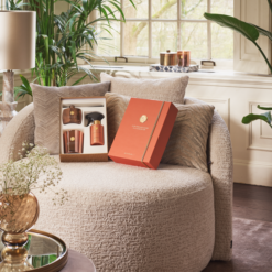 Rituals Private collection Suede i large, den flotte pakke i eksklusive limited edition gavesæt, er perfekte gave til en ven, familiemedlem, eller dig selv