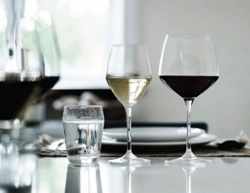 Holmegaard perfection vinglaspakke 18 stk. Giv dig selv og dine gæster en fuldendt vinoplevelse. Er skabt med fokus på optimal og nænsom behandling af vin.