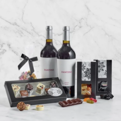 Sampak Winther Wonderland 2024, en rigtig god gave at give til enten kunder eller personale. Med gode produkter som vin,luksuschokolade og juleslik.