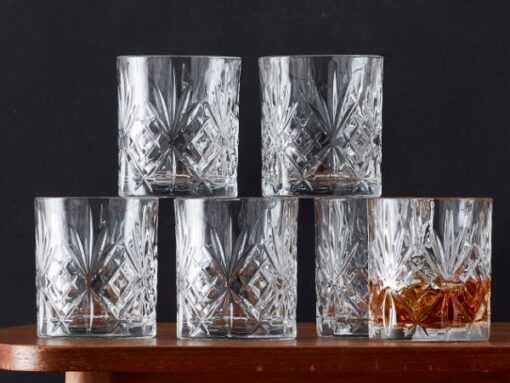 Lyngby glas Melodia serien, er forståeligt meget populær, dels på grund af sit design men vi har det til en ens skarp pris.