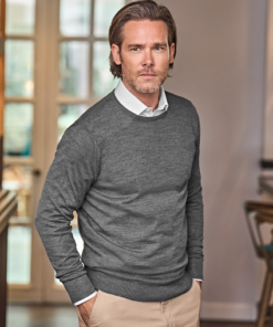 Tee Jays Strik rund hals Herre, Klassisk strikket i høj kvalitet, fremstillet af italiensk merino-uld. Fine rib-detaljer, i et rent og tidsløst design.