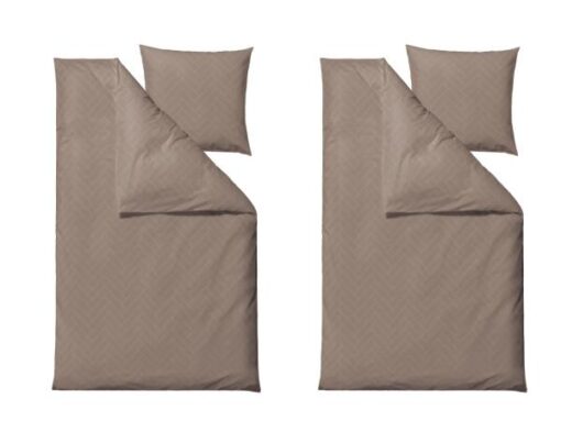 Södahl Sengetøj Tiles, Sov i udsøgt damasksengetøj, det klassiske sildebensmønster vævet ind i stoffet, et look vil få sengen til at føles ekstra luksuriøs. 