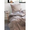 Södahl Sengetøj Tiles, Sov i udsøgt damasksengetøj, det klassiske sildebensmønster vævet ind i stoffet, et look vil få sengen til at føles ekstra luksuriøs. 