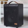 SACKit BOM 150 Højtaler er en eksklusiv batteridrevet højtaler med indbygget Bluetooth 5.0. Med lydniveau nok til at en lækker havefest og dansende mennesker samt batteritid i som holder hele natten