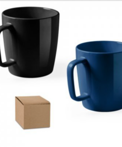 Krus Dhoni med blank overflade. Keramik, kapacitet op til 450 mL. Krus tåler opvaskemaskine, modstandsdygtigt op til 125 vask (inkl tryk )jf. EN12875-1.