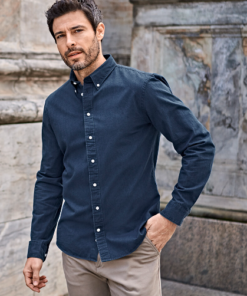 Tee Jays Casual twill skjorte D/H, garment washed indigo har en behagelig, faconsyet pasform, lækre detaljer. Skjortevalg til kontoret el. en frokost