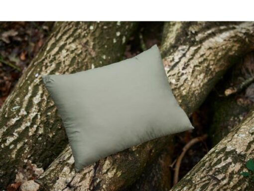Outdoor dunplaid eller dunpude, et flot sæt og praktisk sæt som du kan benytte overalt. På tur, i haven osv. Nem og have med. Vælg mellem pude el. plaid