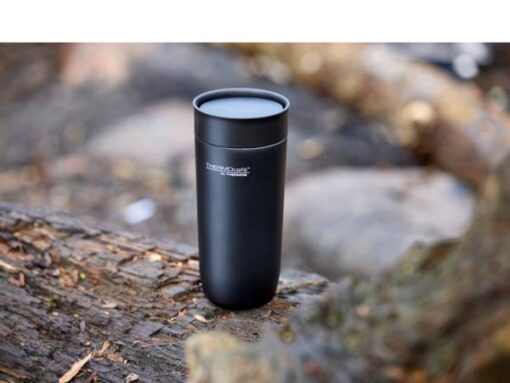 Thermos termokrus i stål, 350 ml termokrus og der medfølger et praktisk drikkelåg, som sikrer, at du kan nyde dine kolde eller varme drikke på farten